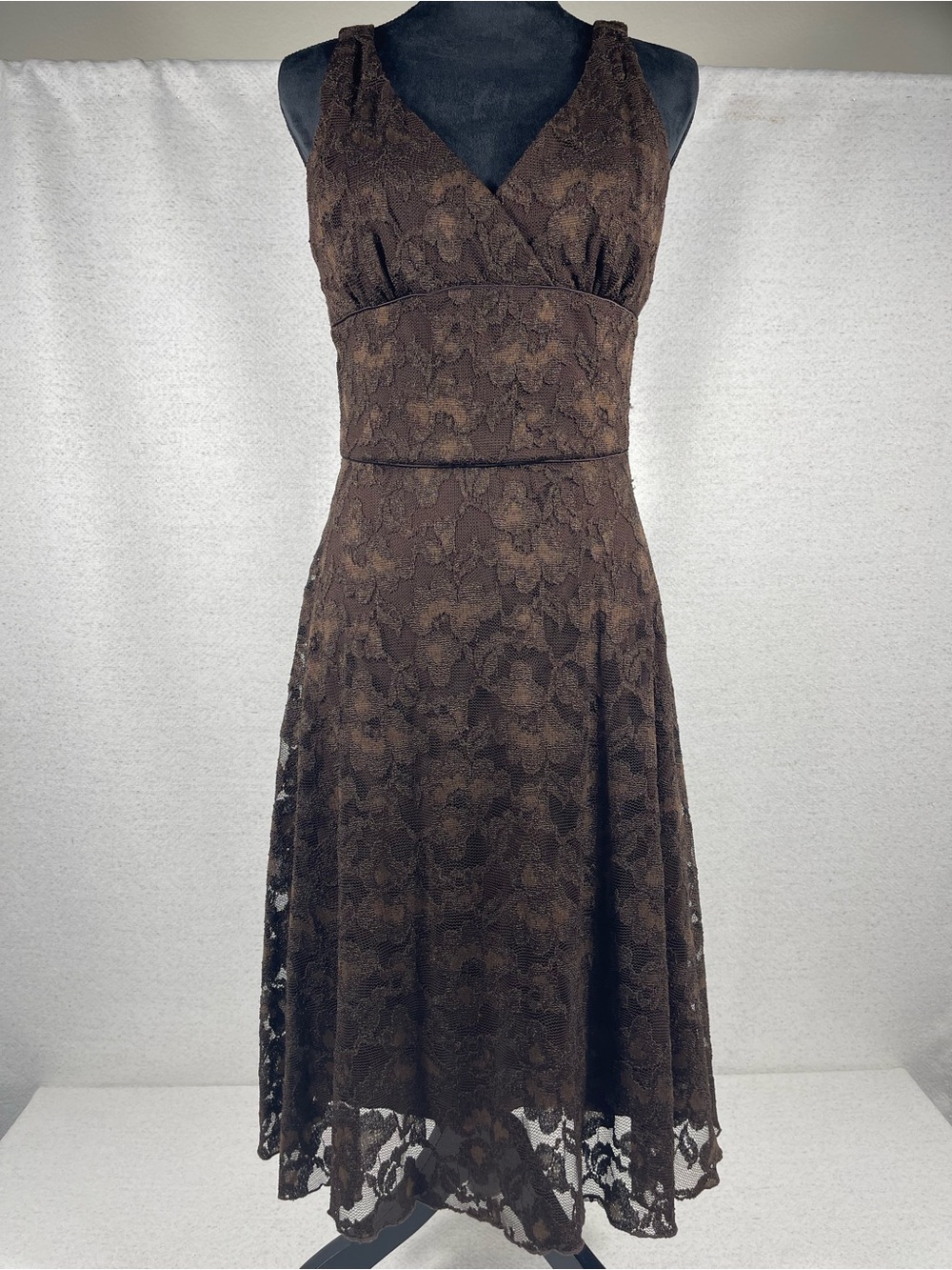 Bisou Bisou Women’s Sleeveless V-Neck Midi Dress in Brown Lace Sz 10. SKU#0535